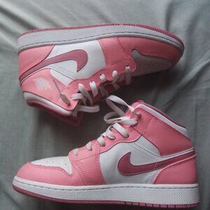 Nike Air Jordan 1 Mid Coral Chalk